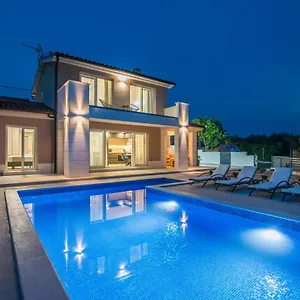 Villa Periska, Skrbčići