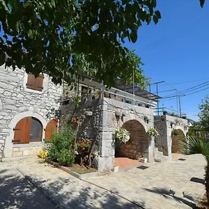 Apartment Insula Insule - Rustic & Peaceful, Skrbčići